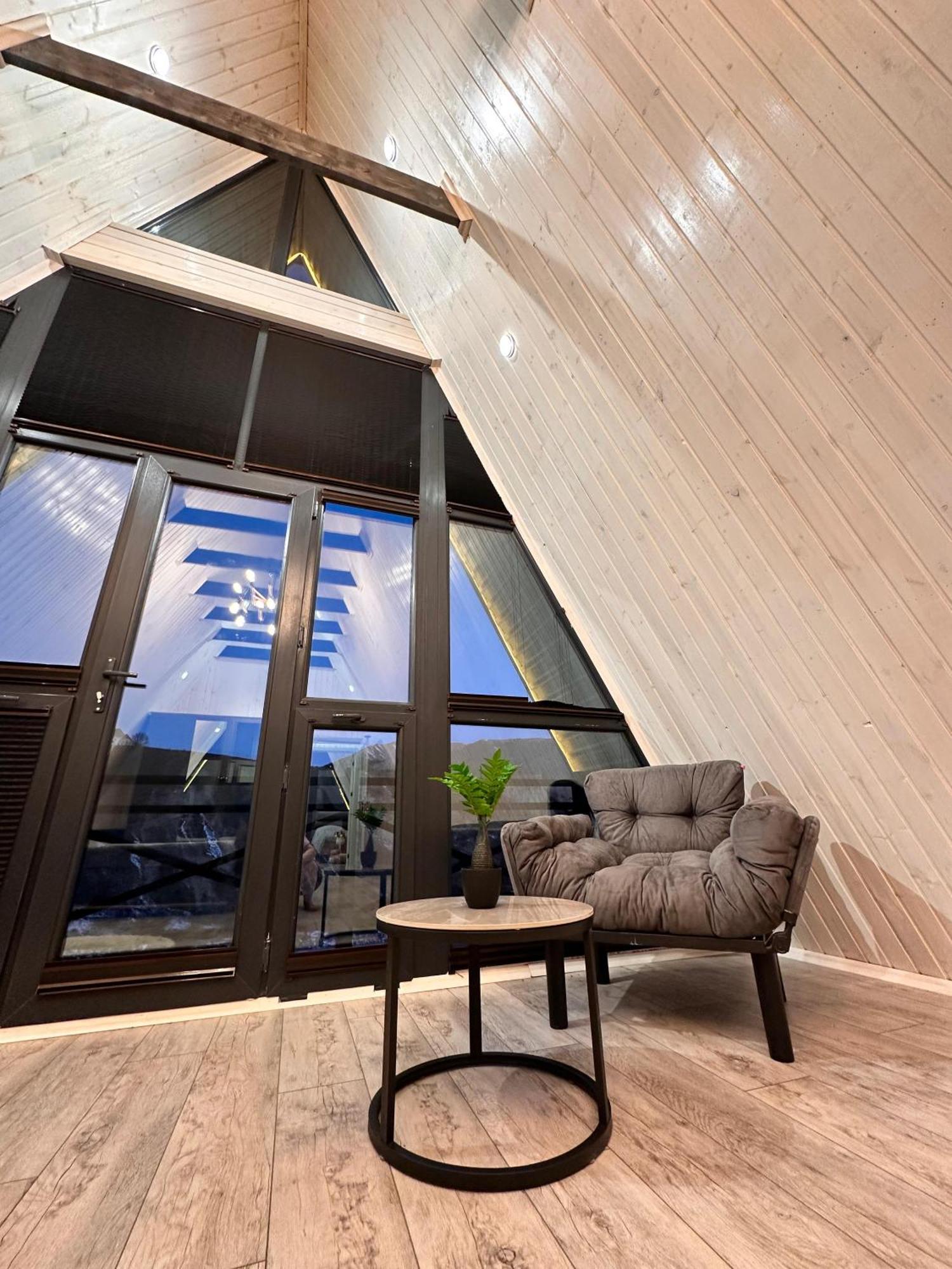Black Ice A-frame Qusar